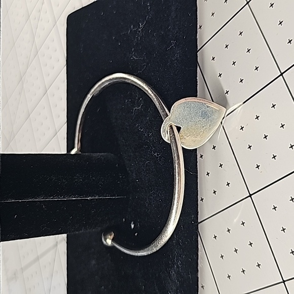 Cute Vintage 925 sterling silver bracelet with hanging heart